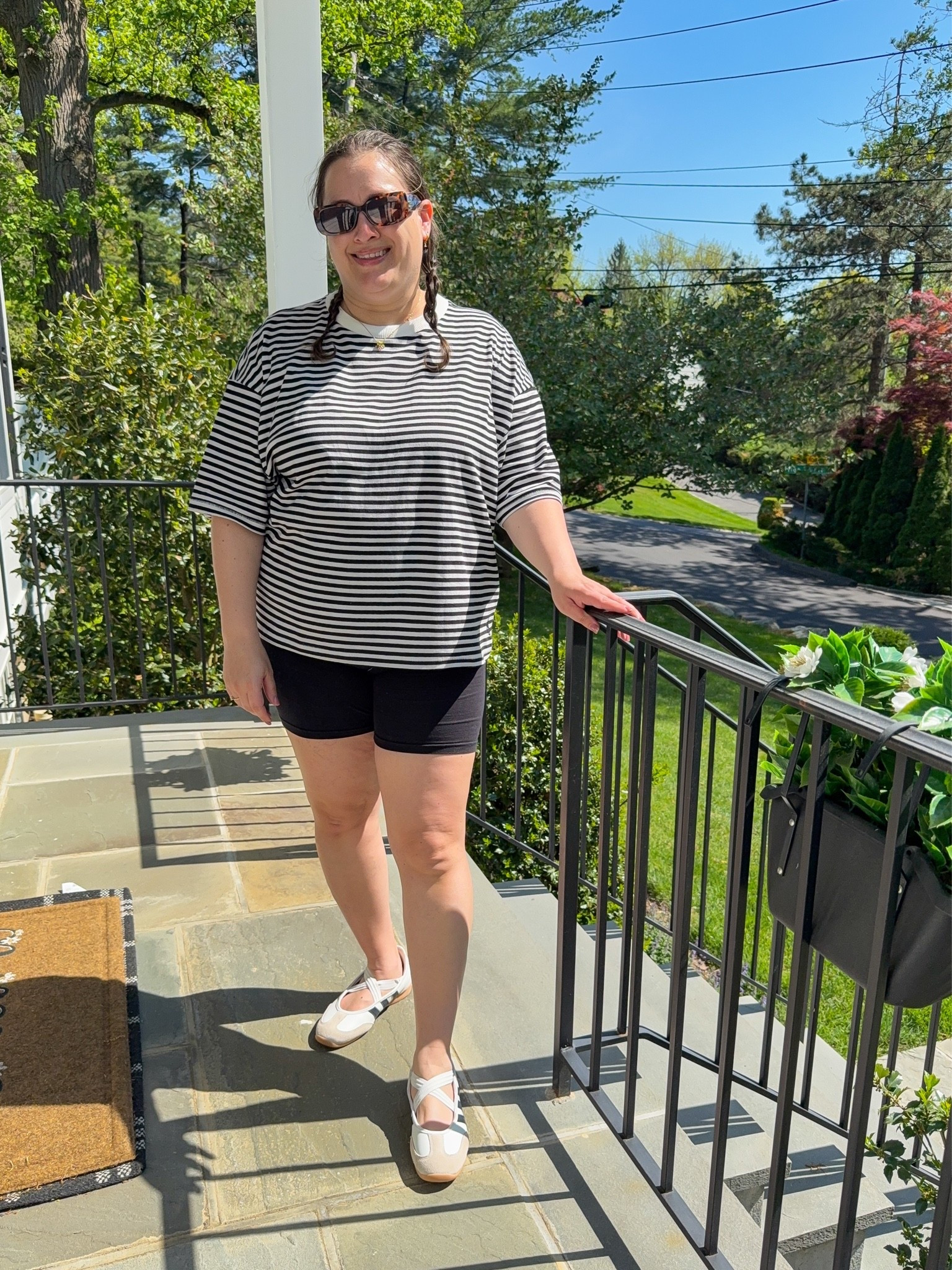 Mom outfit of the day featuring the perfect striped tee

#LTKmomlife #LTKMidsize