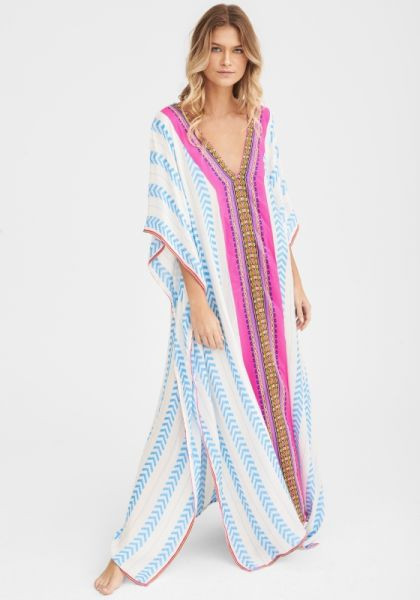 INDIAN THOBE LIGHT BLUE
PITUSA
£140.00
Look effortlessly chic in the Indian Thobe in Light Blue by r | beach cafe