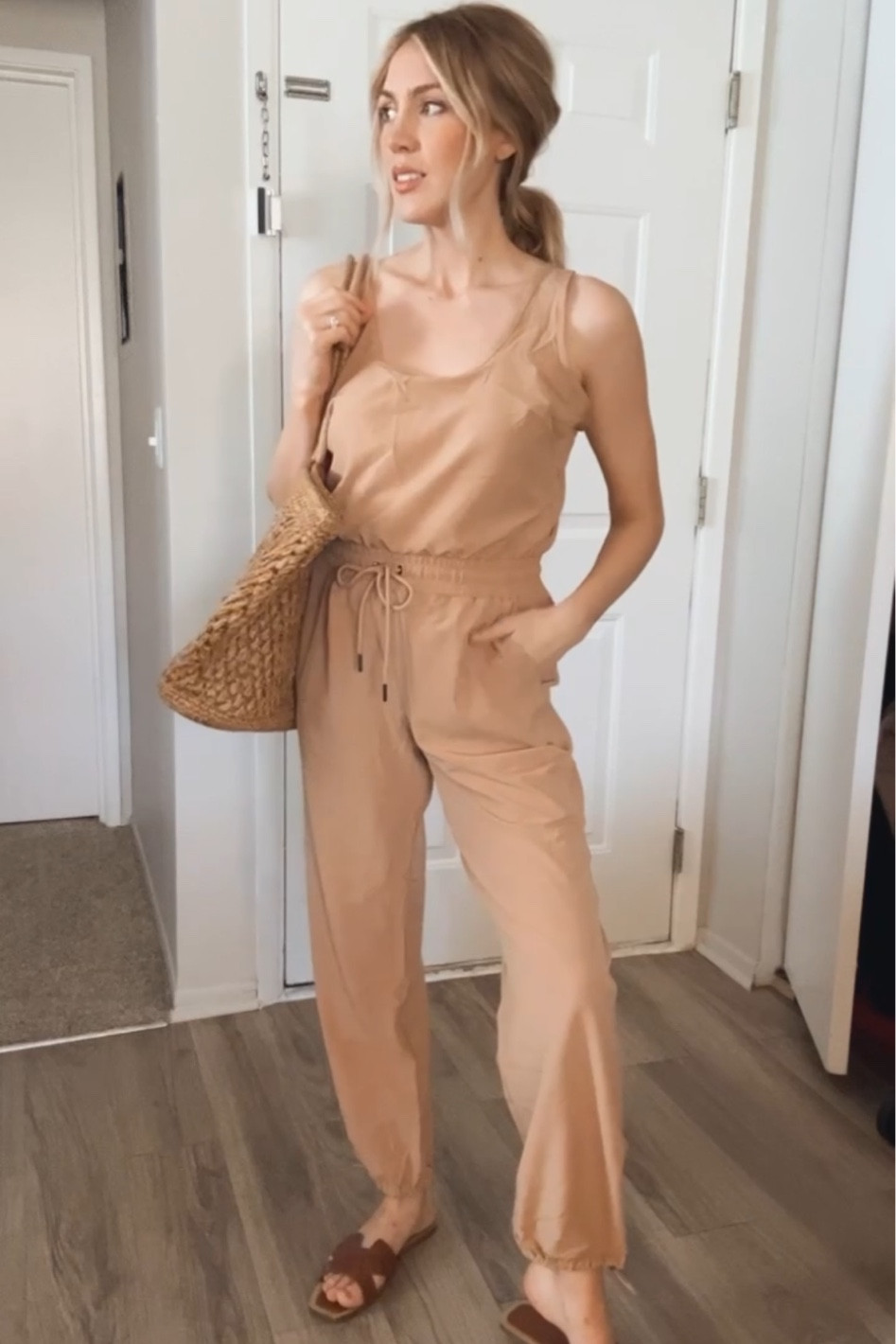 Spring neutral Abercrombie travel fit 

#LTKtravel #LTKFind #LTKGiftGuide