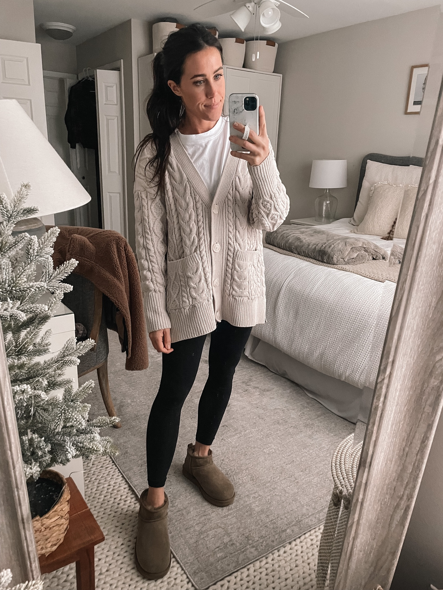 11.29.22
Cable knit cardigan, Lululemon leggings, ultra mini Uggs 

#LTKGiftGuide #LTKHoliday #LTKstyletip