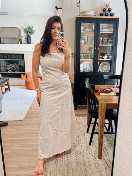 Wearing a medium tall in the beige linen maxi dress


#LTKOver40 #LTKWedding #LTKMidsize