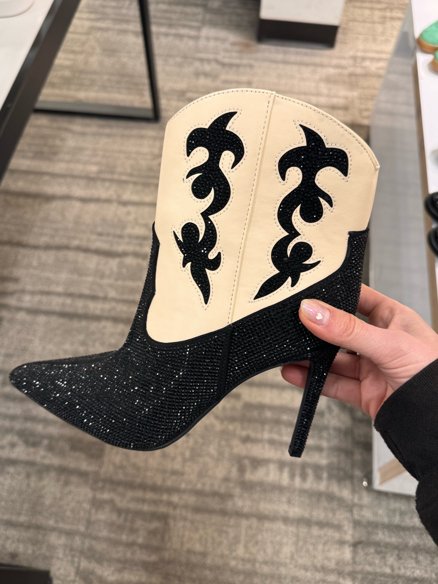 My western boot dream 😍

#western #cowgirl #cowboyboot #nashville #spacecowgirl #rhinestoneboot #booties #westernbootd

#LTKshoecrush #LTKfindsunder100 #LTKsalealert