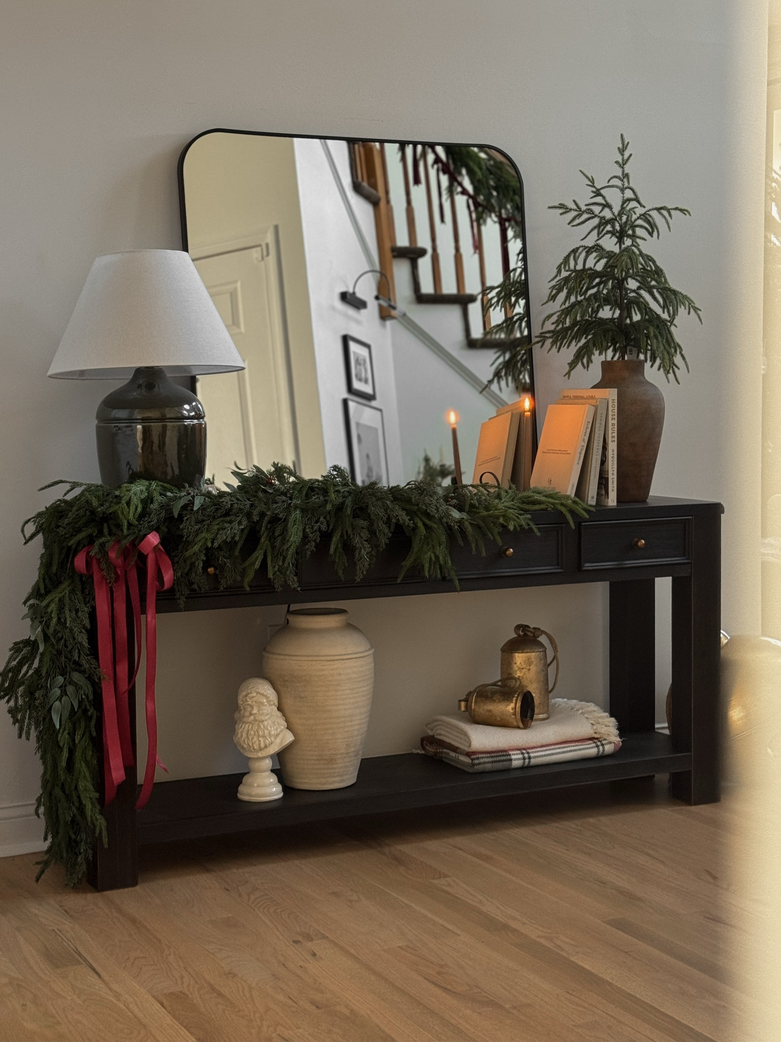  Christmas entryway, holiday decor, entryway console table, Christmas entryway styling, entryway table lamp 


#LTKHoliday #LTKHome #LTKSeasonal