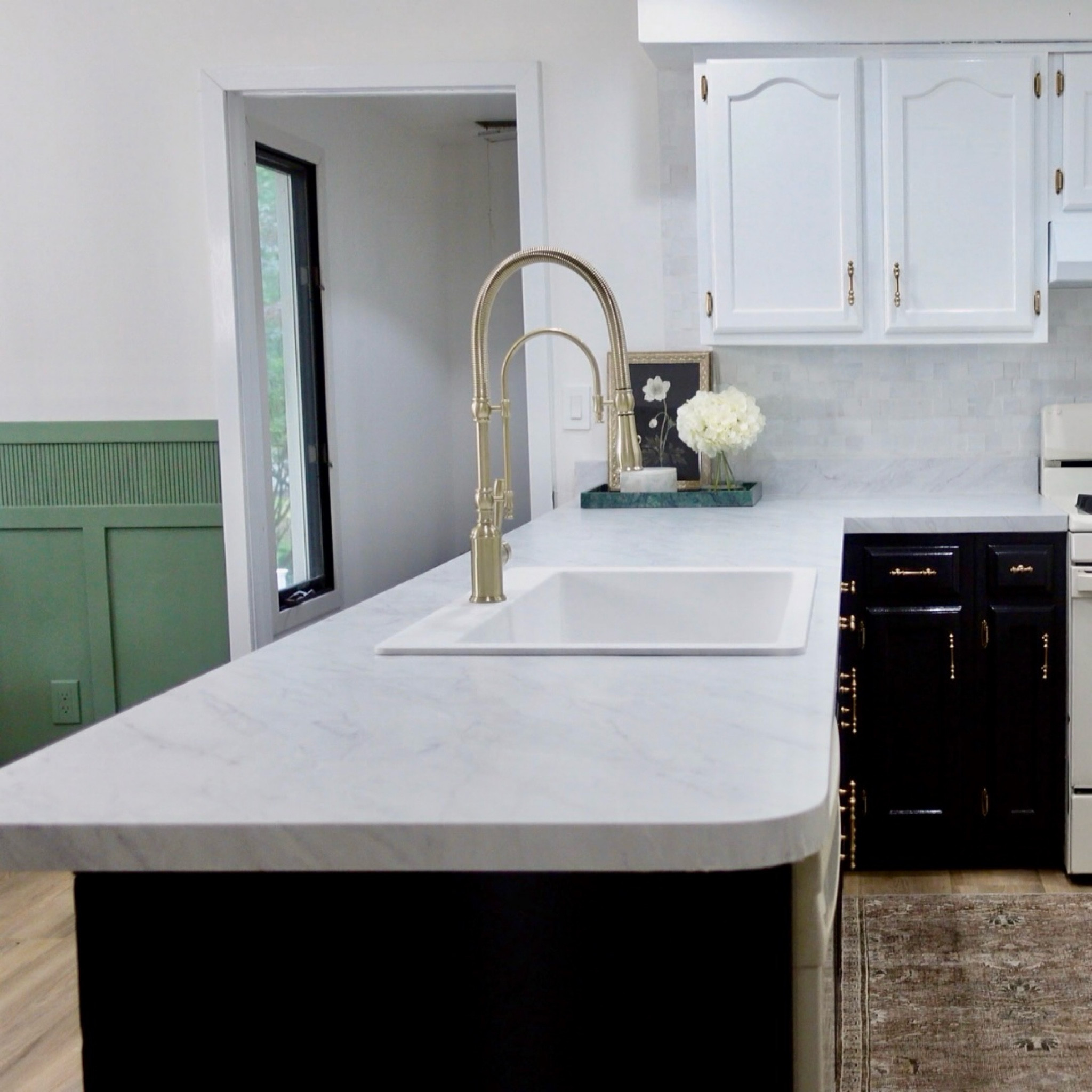 Kitchen DIY Renovation 🏡

Love the clean look of marble counter and black drawers.

Home decor, kitchen, kitchen decor, taps

#LTKxWayfair #LTKSaleAlert #LTKHome