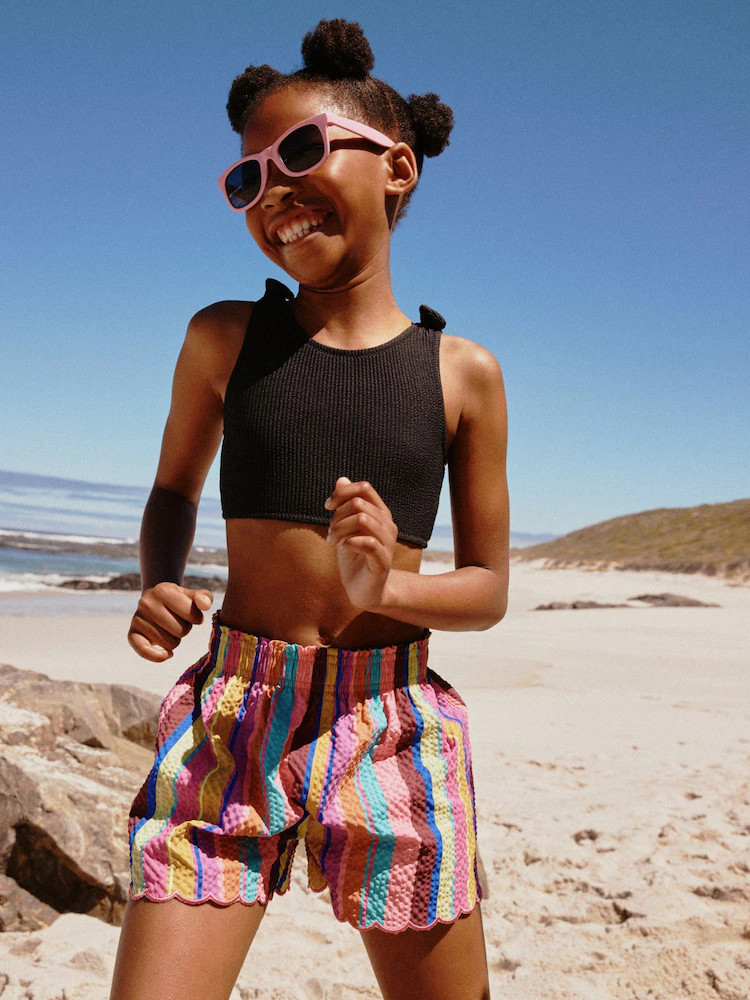 Meerkleurige regenboogstreep - Strandshorts (3-16jr) | Next EU