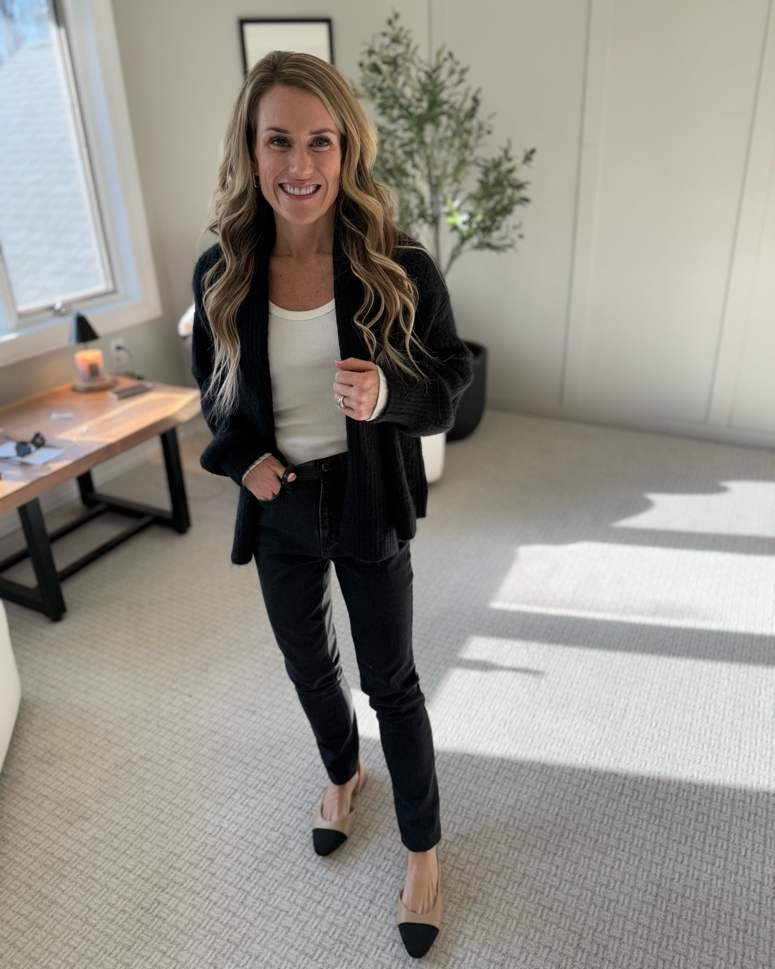 Casual winter outfit

Target fashion  winter outfit  winter work outfit  casual outfit  black denim jeans  sweater  cardigan  tote bag  work bag  purse


#LTKFindsUnder50 #LTKSeasonal #LTKStyleTip