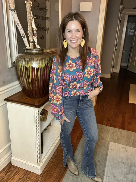 Love this boho look 🌸 perfect casual fun look for any #CrazyBusyMama 


Top: Small
Jeans-small 

5’1
130 lbs 

#LTKfindsunder50 #LTKover40 #LTKstyletip