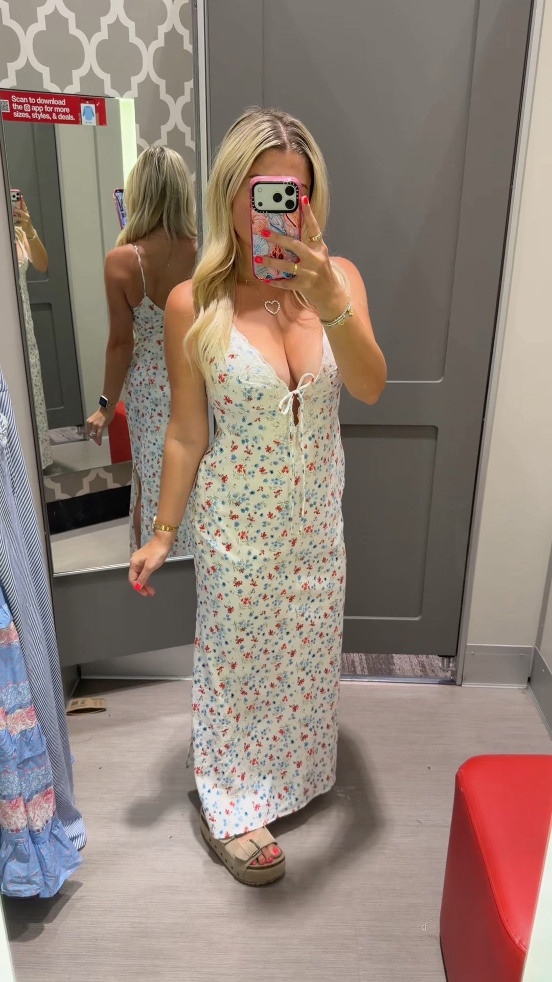 Summer maxi dress
Size small
Vacation beach outfit
Date night