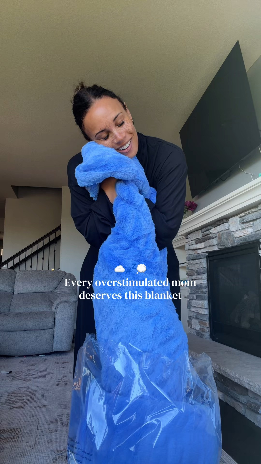 The Comfrt dreamer blanket is soooo luxe! It’s so soft and cozy and “affordable” for the quality!