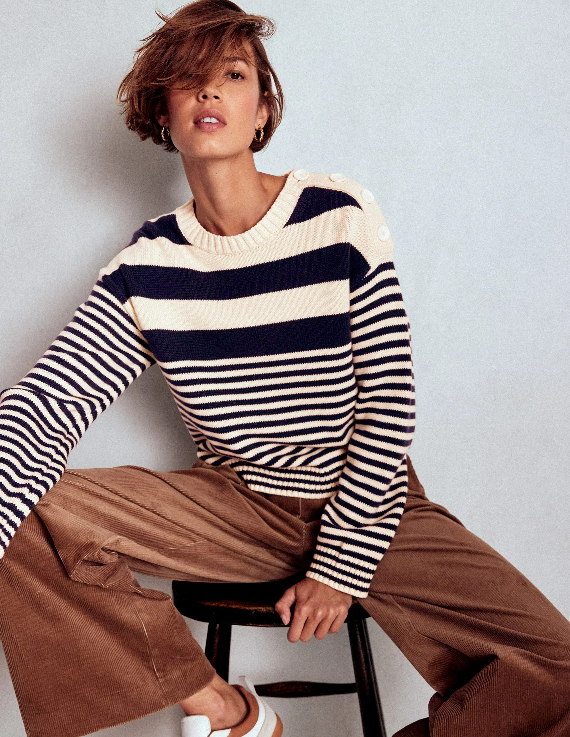 Pull Jemma en coton épais-Ivoire chaud/bleu marine | Boden FR