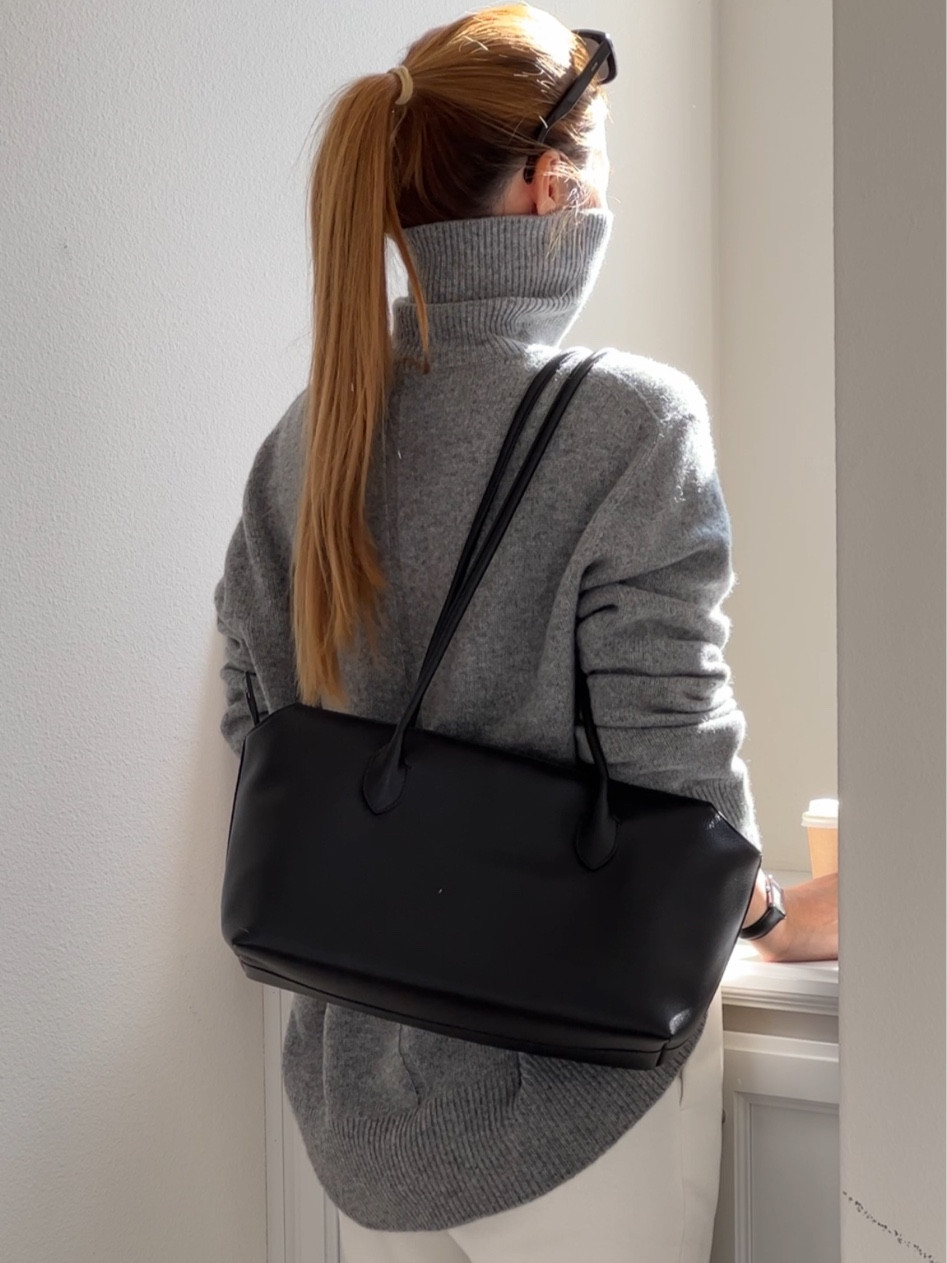 The Row stepny wool and cashmere sweater

#LTKAsia #LTKSeasonal #LTKFind