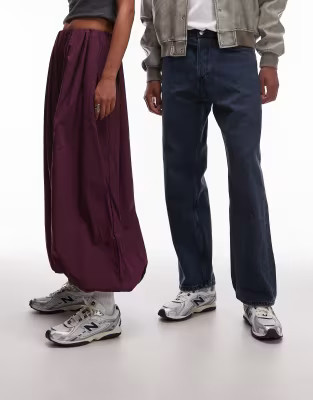 New Balance 204L unisex trainers in white and black | ASOS (Global)