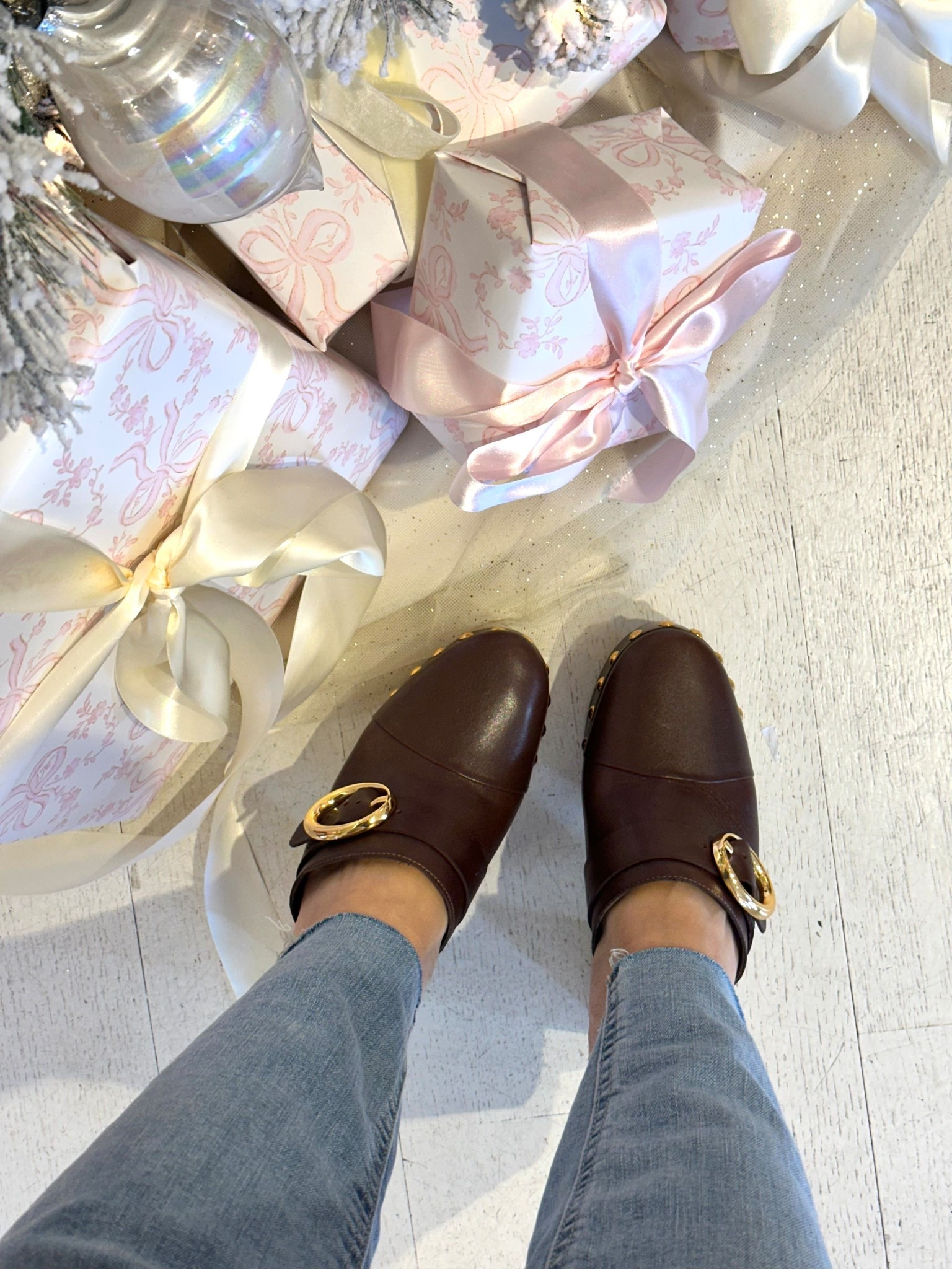 The comfiest new clogs✨ love these for fall outfits 

#fall #fallshoes #clogs #boho #shoes #falloutfit




#LTKHoliday #LTKShoeCrush #LTKSeasonal