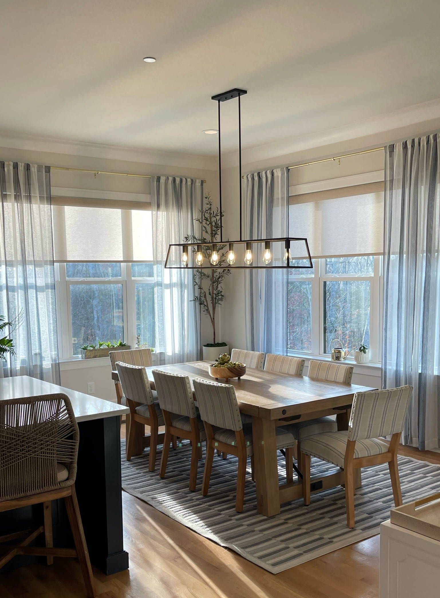 Modern Farmhouse breakfast room that’s always prepared for a crowd! This table extends to fit 12-14 in no time. Perfect eat in kitchen set up for a large family. 

#LTKhome #LTKFind