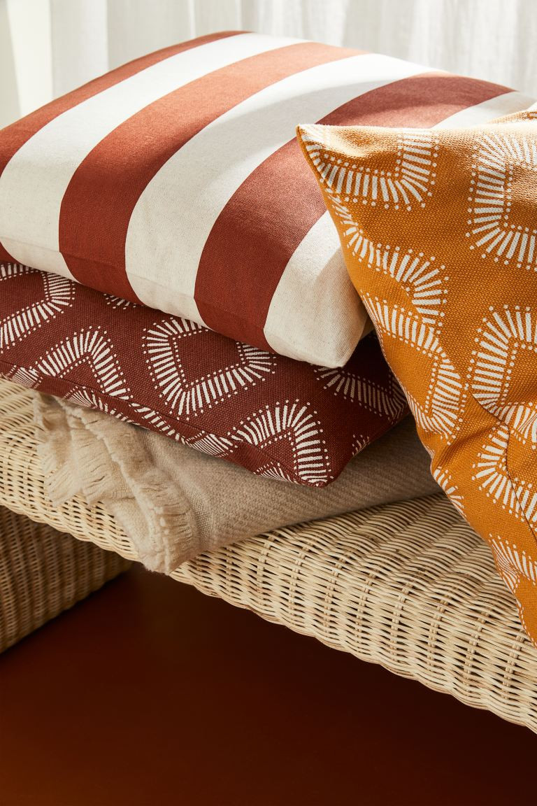 Striped linen-blend cushion cover | H&M (UK, MY, IN, SG, PH, TW, HK)