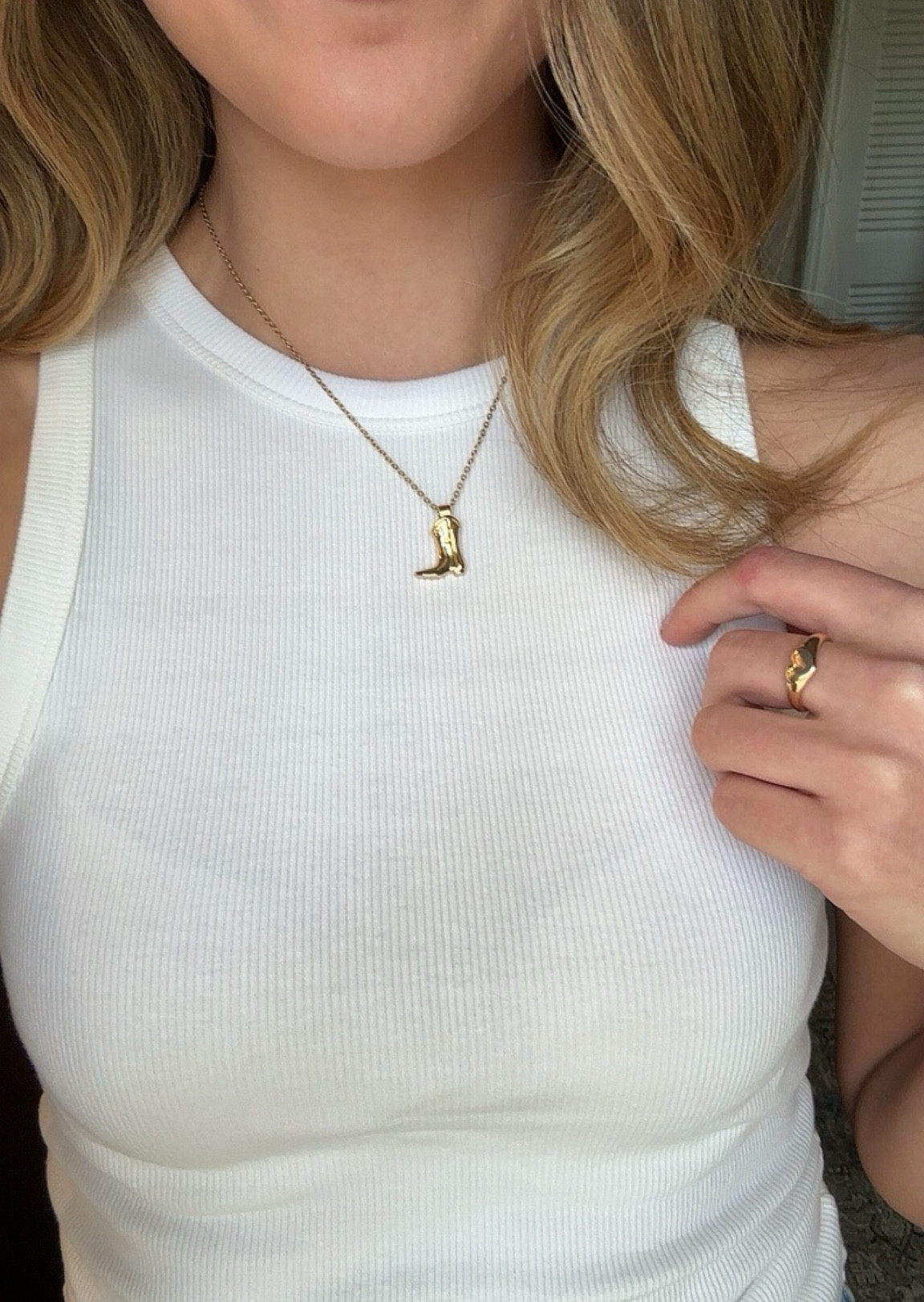 Abercrombie Basic Tank 
Spring Basic 
Size medium Amazon Necklace

#LTKsalealert #LTKSeasonal