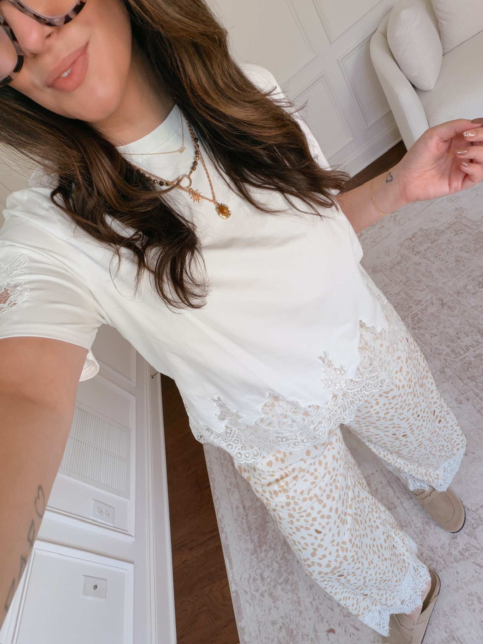 Wearing an XL in the pants and a large in the top 

 #LTKSeasonal #LTKMidsize