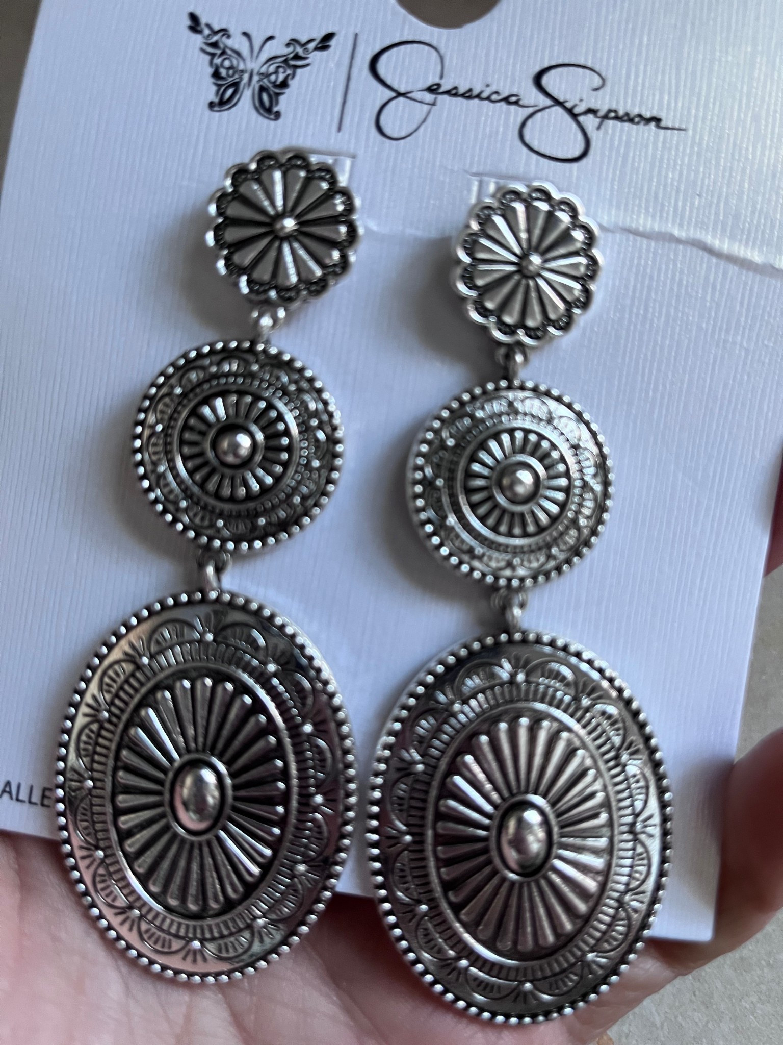 I love a big statement 

#LTKStyleTip #LTKWatchNow #LTKOver40