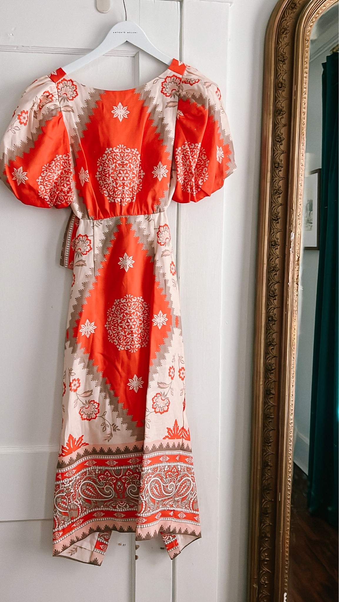 Orange tie back puff sleeve midi dress

Antonio melani for Dillards open back orange dress, wedding guest dress, vacation dress, party dress 

#LTKtravel #LTKstyletip #LTKFind