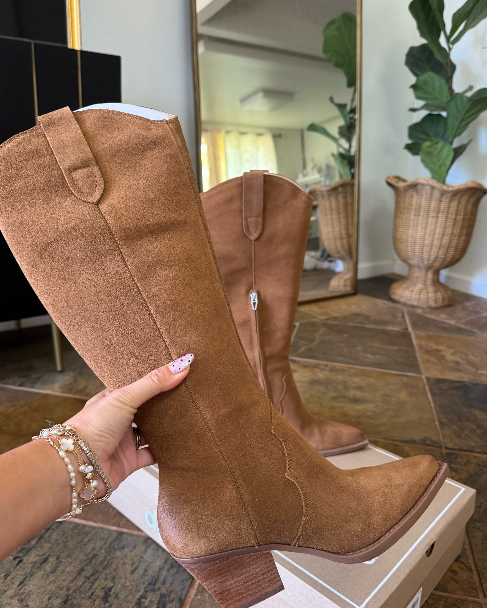 Fall boots🤍

Boots, dolce Vita boots, nordstrom, western boots

#LTKWorkwear #LTKSeasonal #LTKStyleTip