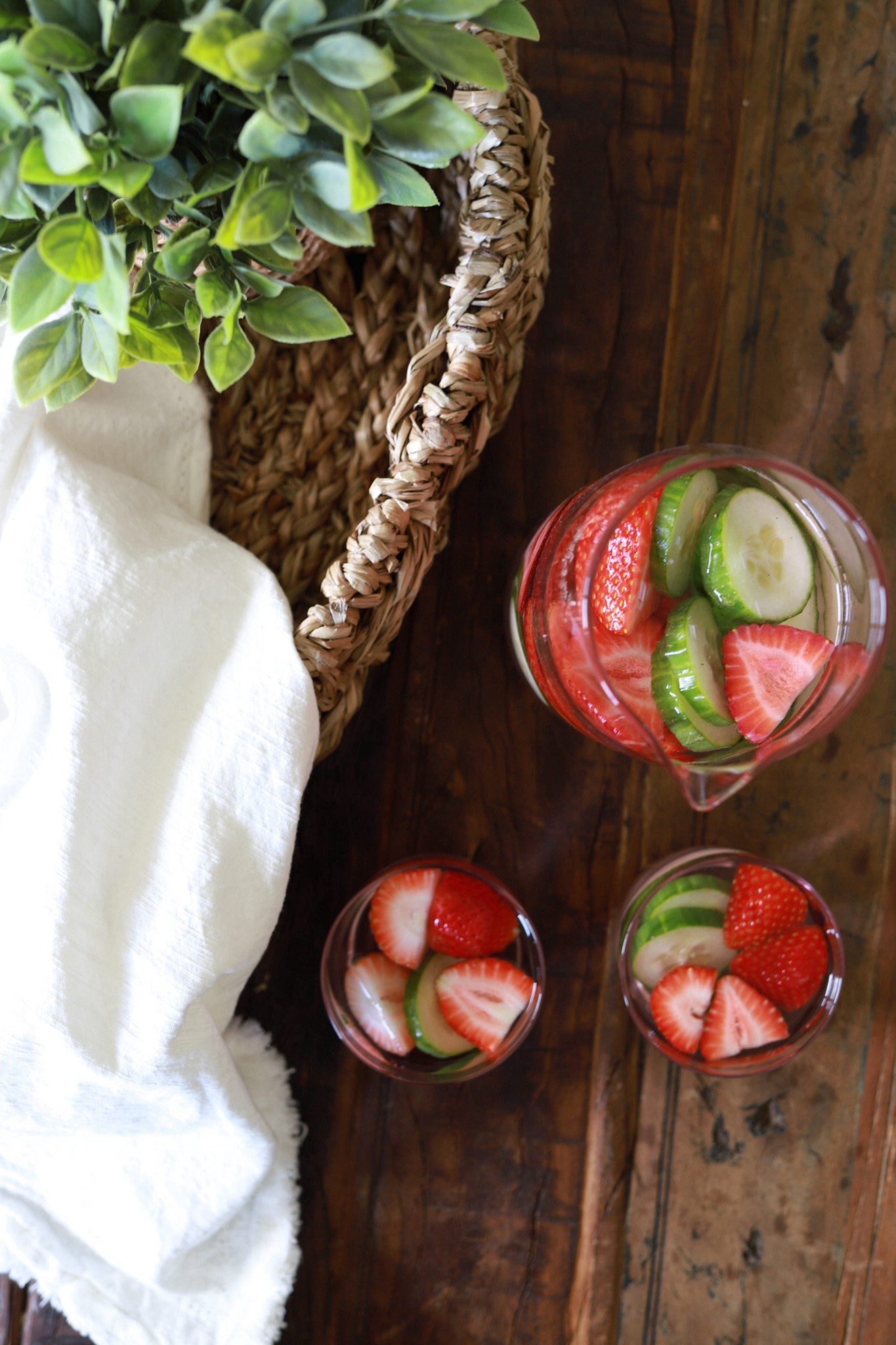 Sipping into the season, warm days call for cool drinks and easy outdoor vibes. Loving this glassware, wicker tray, and a classic white napkin. #Ad #WayfairCanada #WayfairCAHome #WayfairCanadaPartner @wayfaircanada