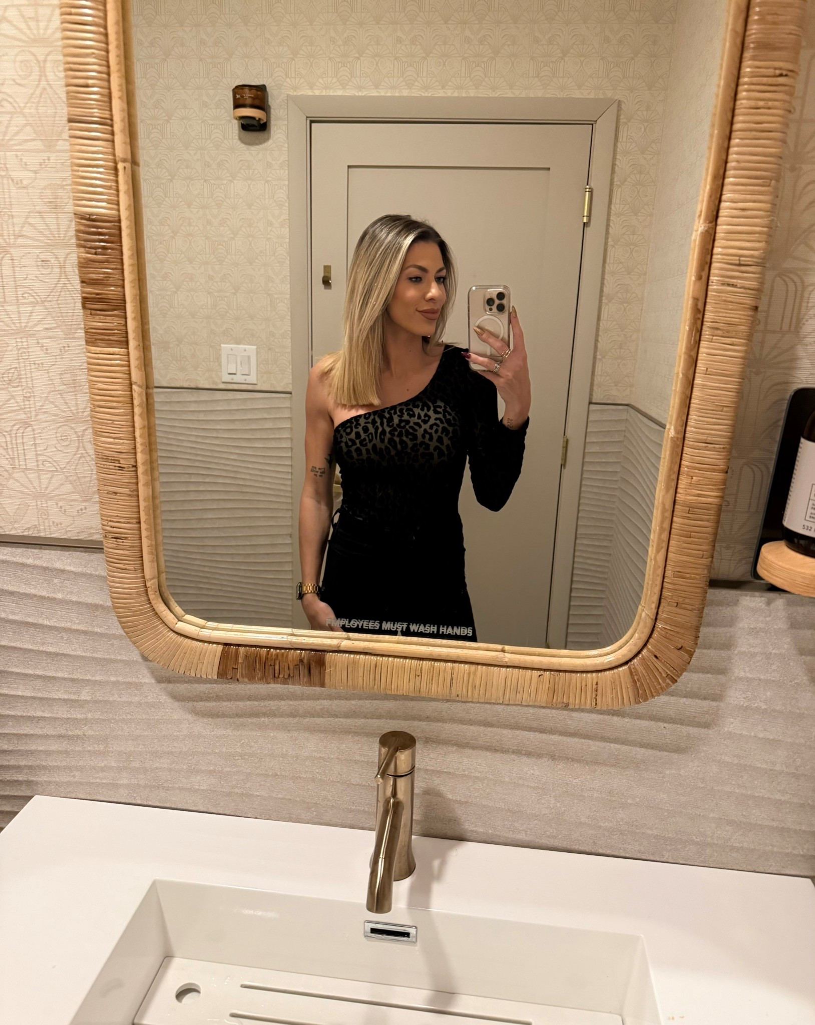 Love a good mirror pic! 🔥 I can’t find this exact shirt but linked a couple of similar ones that I also have!

#LTKootd #LTKU #LTKPetite