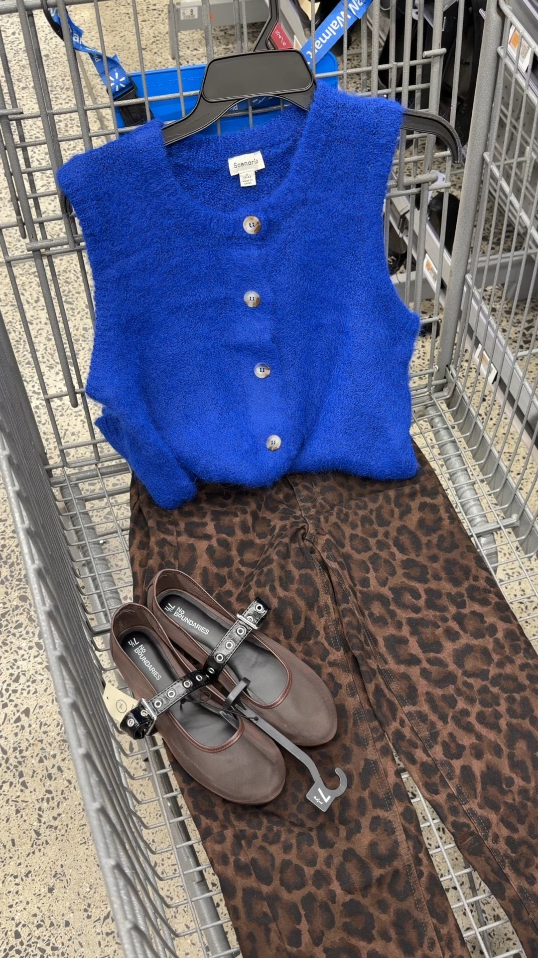 There’s just something about this bright cobalt blue with the leopard print that I love! Mesh mary Jane flats finish the look. The top fits true to size, I got a small in the brown coloration. #falloutfit #teacheroutfit #workoutfit #snappycasual