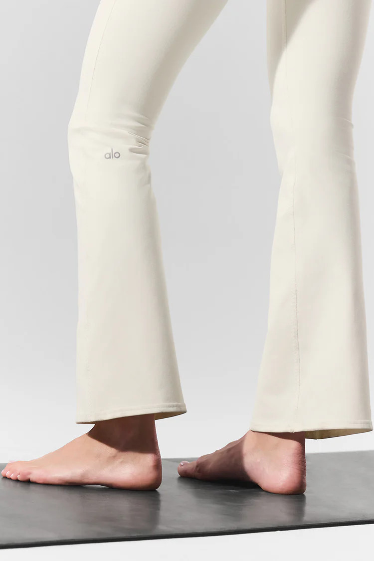 Airbrush High-Waist 7/8 Bootcut Legging - Ivory | Alo Yoga