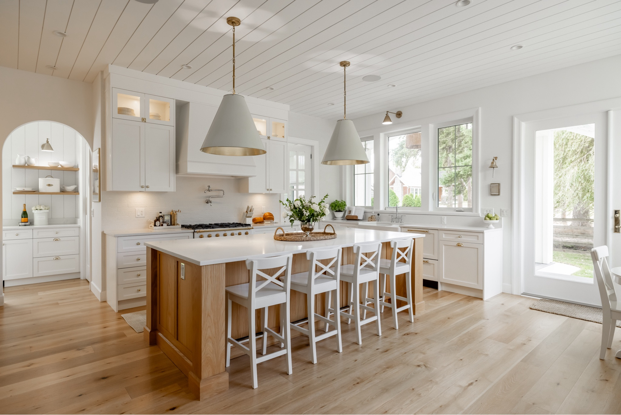 french country kitchen, panel ready appliances, white, oak & gold 🩷