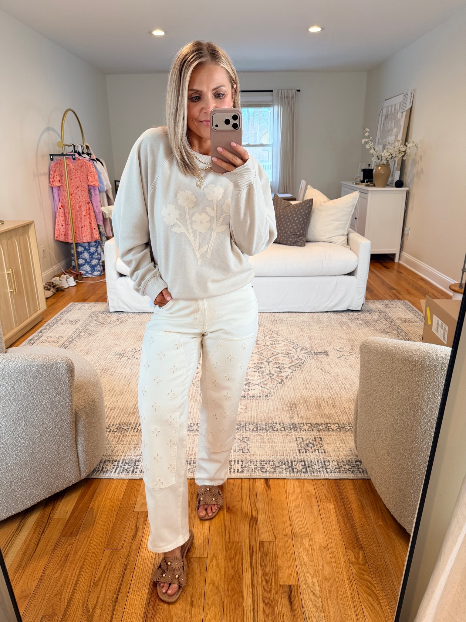 Old Navy Spring Outfit🌸


Spring outfits, spring styles, vacation outfits, resortwear, spring workwear, teacher outfits for spring, petite jeans, white jeans, floral jeans, petite styles,Casual style 

#LTKSeasonal #LTKMidsize #LTKPetite