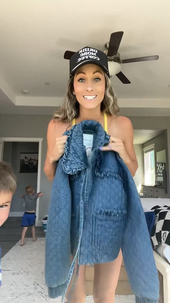 Jean puffer jacket w/ front ties 🩵


#LTKBeauty #LTKStyleTip #LTKSaleAlert