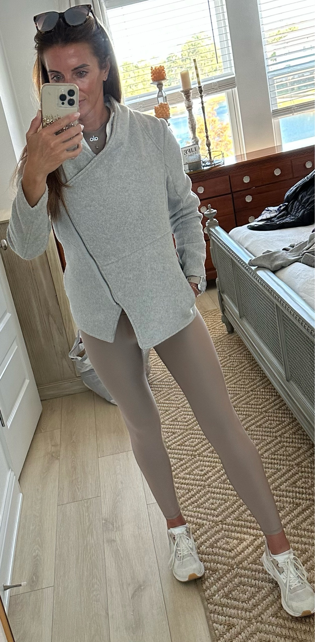 Jacket: https://poshmark.com/listing/NWT-BB-Dakota-Fleece-Jacket-Light-Heather-Gray-60d9402a163df4eda826fb1e?utm_source=gdm&utm_campaign=9885646500&campaign_id=9885646500&ad_partner=google&gskid=pla-1981934499964&gcid=431627943077&ggid=98576730165&gdid=m&g_network=g&enable_guest_buy_flow=true&gbraid=0AAAAADwcDC-hIaygT79AD264TQGCgKyG2&gclid=EAIaIQobChMI-K2CxoqjggMV20t_AB0uqQEPEAQYAiABEgJyqfD_BwE