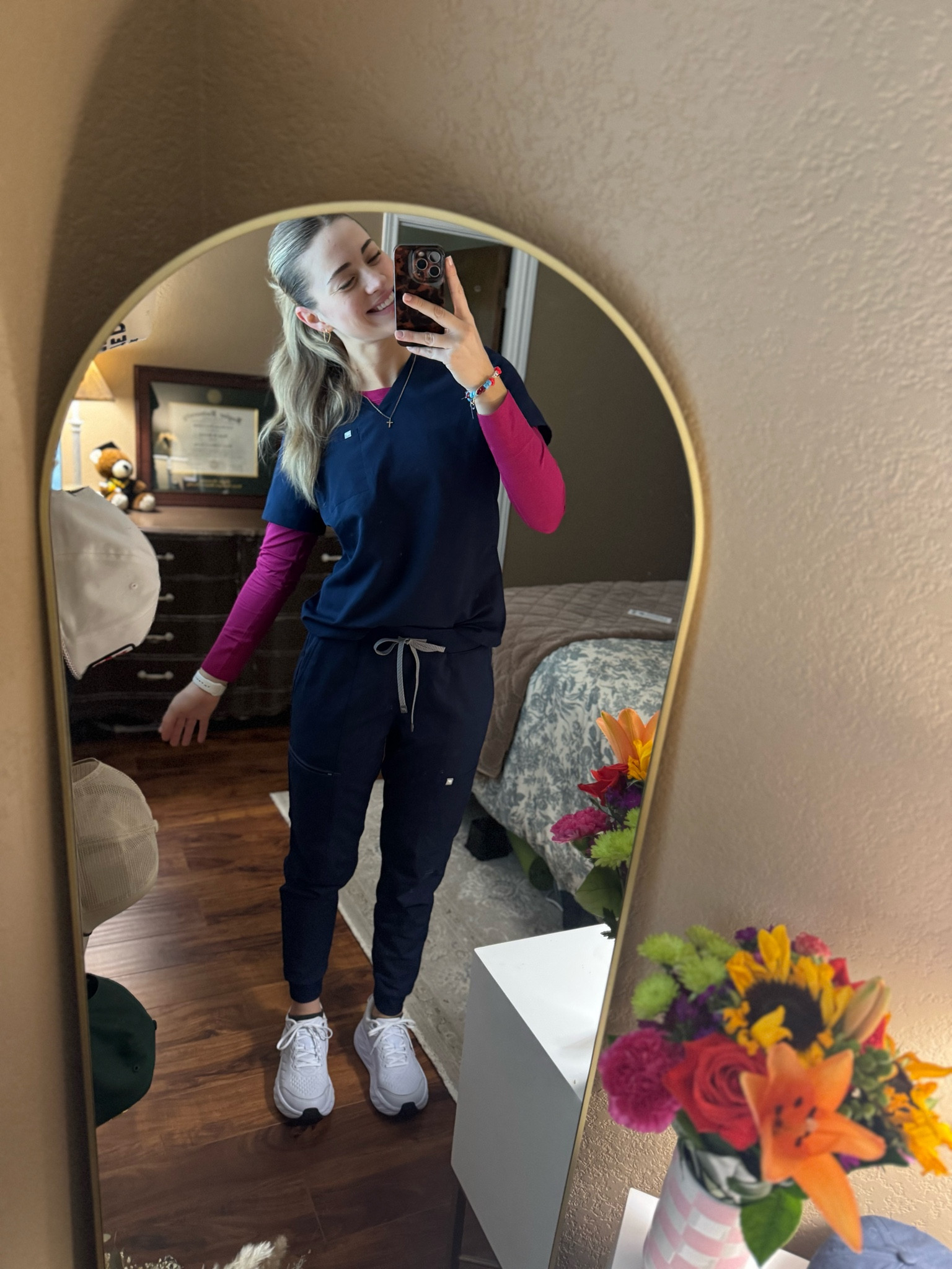 Another night shift another scrub set 🩷💙 #fabletics #hokas #lululemon