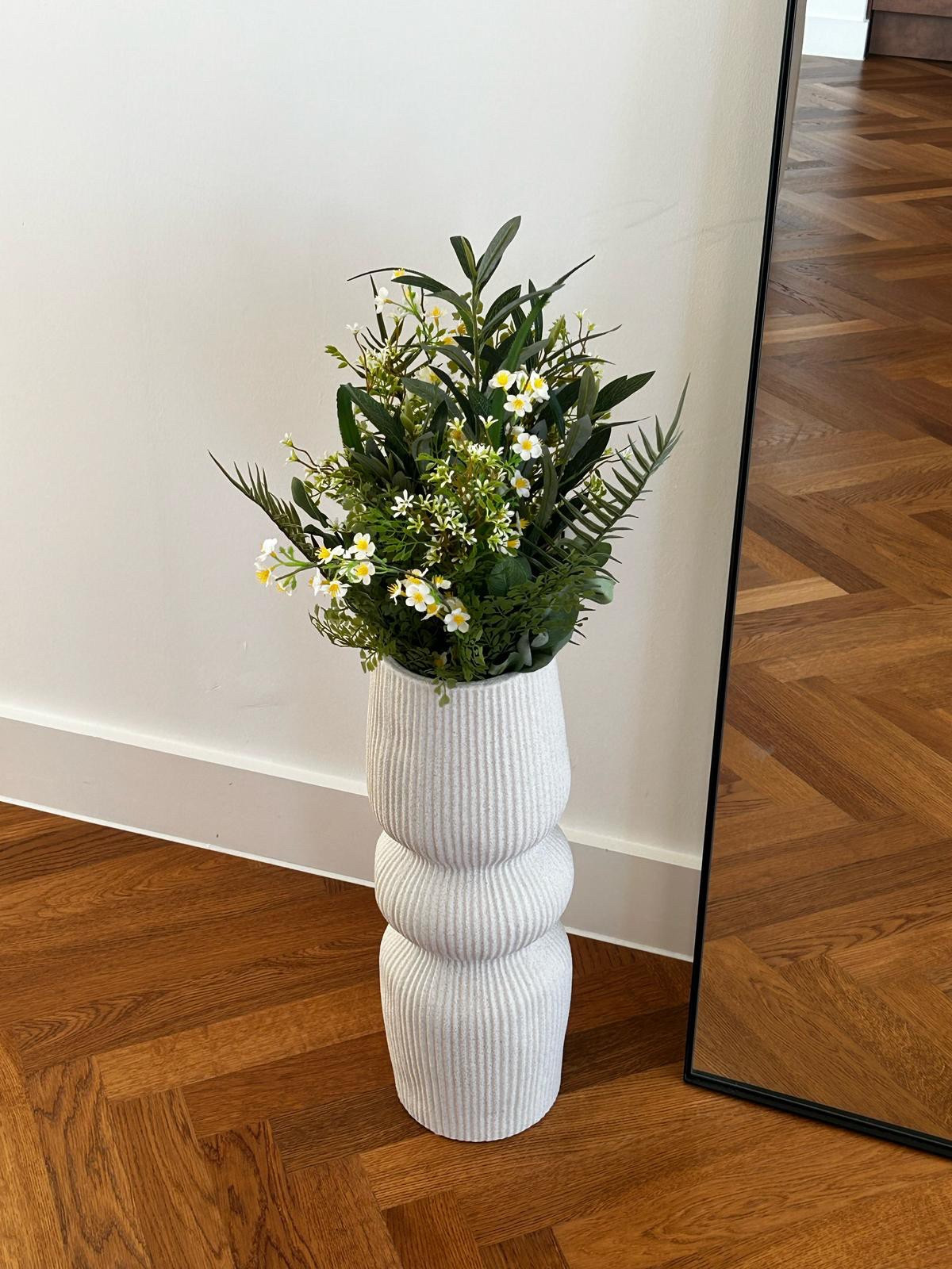 Vase from Next 🤍

Interior design, home wear, flowers, kitchen, living room, interiors

#LTKspring #LTKuk #LTKhome