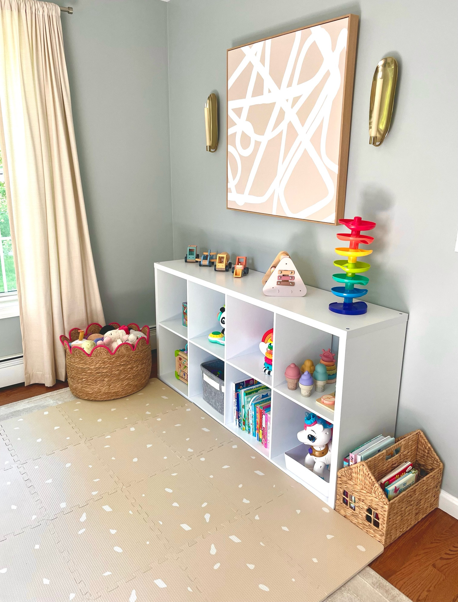 Our lil playroom makeover 

#playroom
#playroomorganization
#playroomorganizer
#cubes
#storagecubes
#storage
#toystorage 

#LTKFamily #LTKBaby #LTKKids
