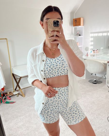 *obsessed* with this blue floral print for spring and summer! Fits tts I’m wearing the XL and I LOVE that there is no digging from the biker shorts anywhere and they stay up and don’t sag👏🏼

Activewear, summer workout outfit, summer casual, workout, athleisure, floral print, sports bra, biker shorts, Astoria activewear, fitness

#LTKFitness #LTKMidsize #LTKActive