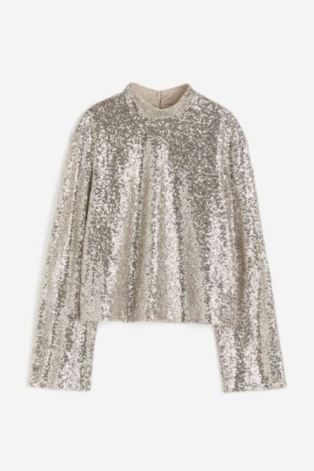 I just got this sequin top to wear during the holidays.

It’s so cute and will be so fun for Christmas parties or New Year’s Eve.

It’s on sale and also comes in black. 

#holidayoutift #sequinblouse #christmasparty 

#LTKHoliday #LTKparties #LTKfindsunder50