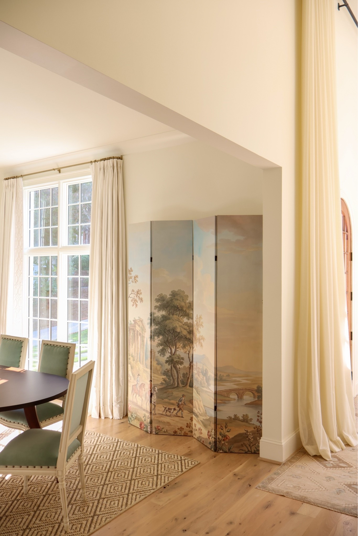 Wait until you find out this was a DIY! This might be my favorite one I’ve ever done. I turned a plain folding screen into something that looks like it came from a designer showroom. Trust me, if I can do it, you can too!

Room screen. DIY. Wall mural. Landscape. Interior design. Dining room.

#LTKHome #LTKstorytime #LTKdayinmylife