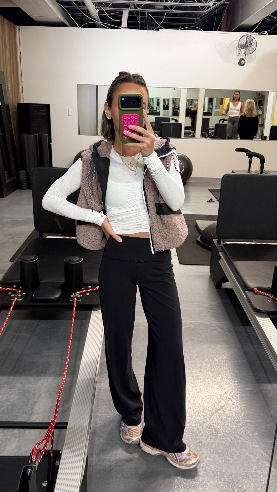 XS in everything! Wearing Asana pants from Aritzia (size 0 short) but I have the Aerie pair too and they’re super similar