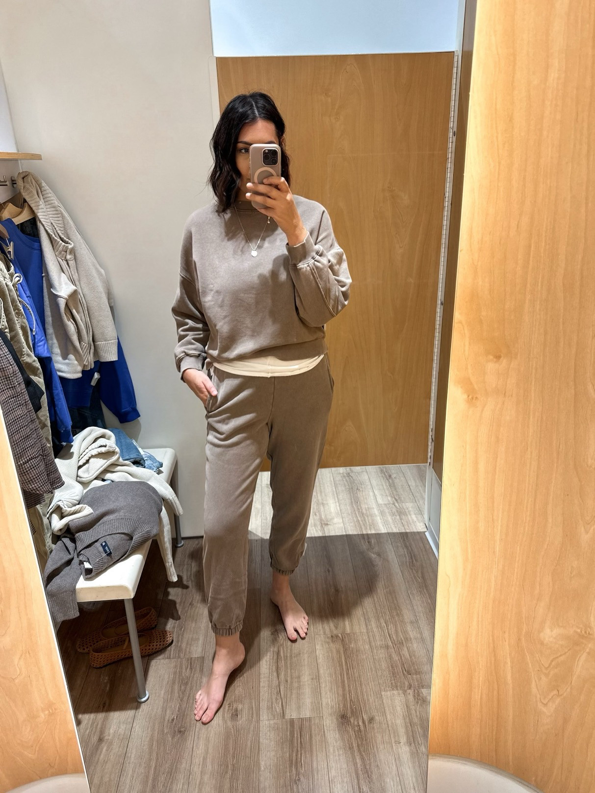 This is a Vuori dupe! Another set that would be nice and cozy this fall. The joggers are on sale but the sweatshirt is not. This set reminds me of a Vuori pair that I have – they fit identical to the Vuori joggers. I am in the medium, TTS however they run shorter on me. As you can see they don’t even hit my ankle :/ but otherwise they fit true! 

 