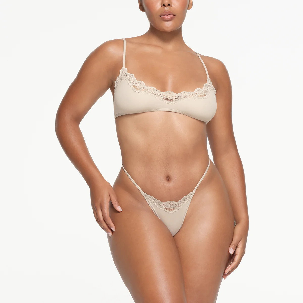 FITS EVERYBODY LACE SCOOP BRALETTE | STONE | SKIMS (US)