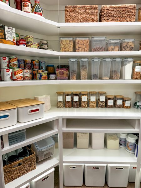 Insider look to clutter-free kitchen

Pantry  Pantry refresh  Home  Home essentials  Home organization  Kitchen  Kitchen organization  Storage  Food storage  Food containers  Basket  Glass

#LTKhome #LTKSeasonal
