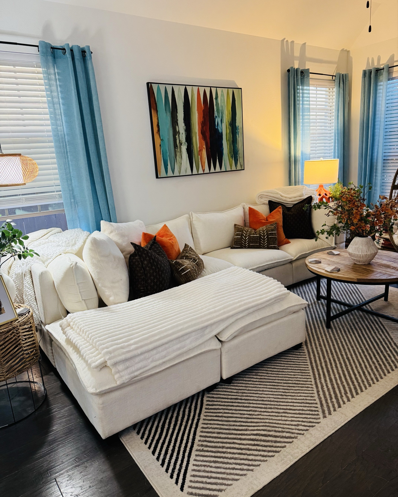 Thanksgiving pillow refresh!  You won’t see my tree up yet, I can only do one holiday at a time!  We have to go in order!!! 🤣🤣🤣🤎🧡🤎🤎

#LTKSeasonal #LTKHome #LTKHoliday