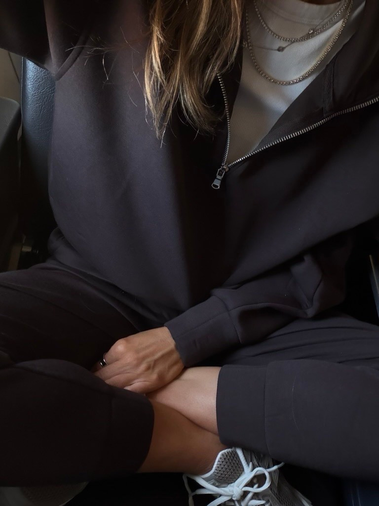 Old navy sweat set for traveling!