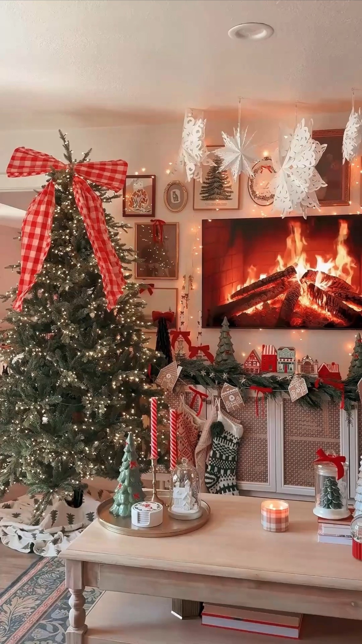 Living room christmas decor!