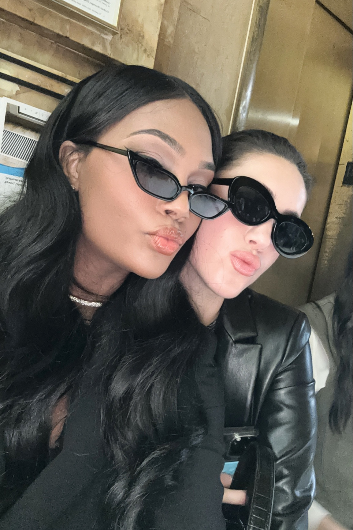I love a good sunglasses moment ♥️ #sunglasses #blacksunglasses #cateyesunglasses #cateyeglasses