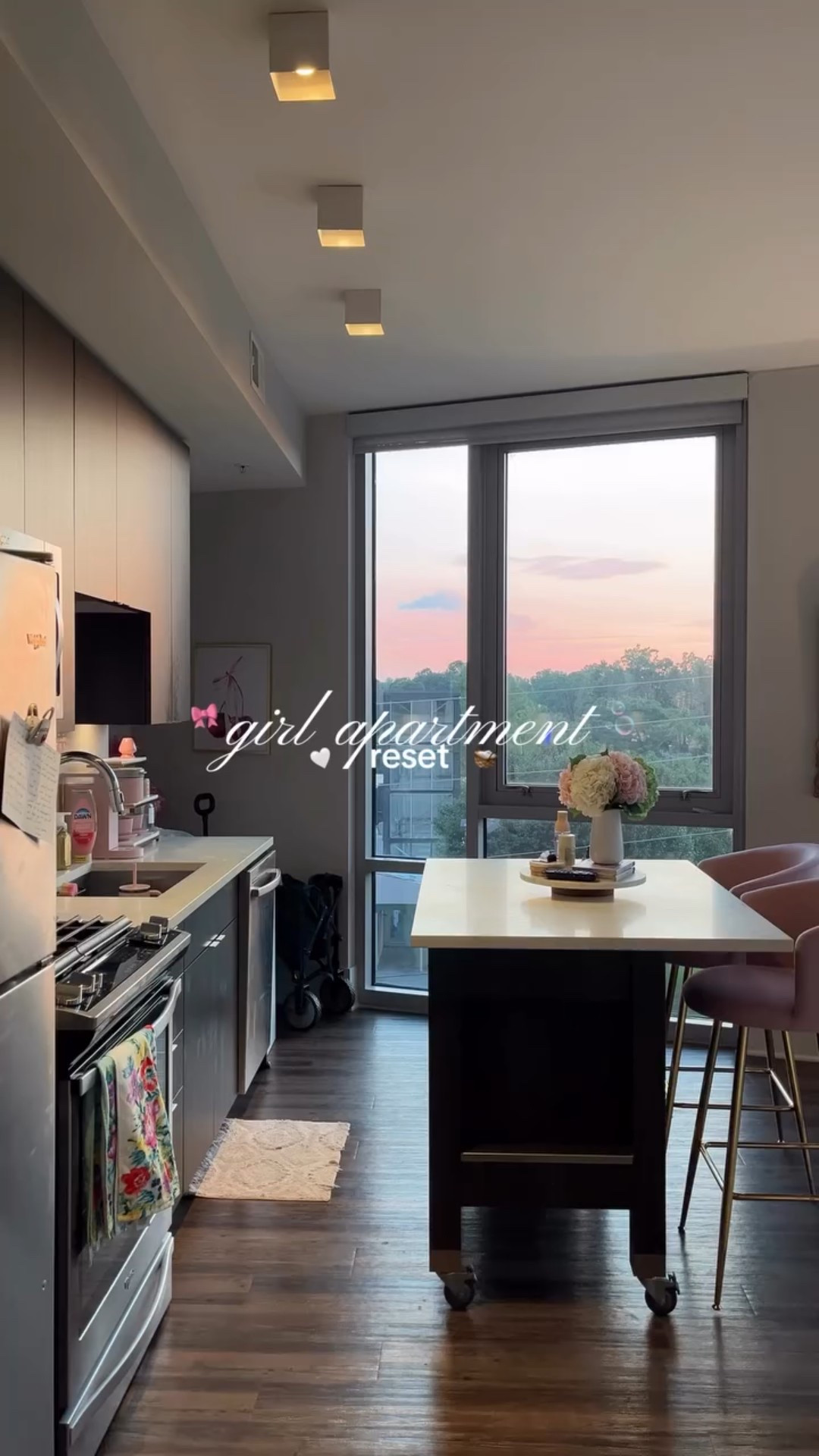 i missed a good apartment reset ☺️🤍🎀🏡🌷🫧

#soft#girl #apartment #inspo #lifestyle #clean
