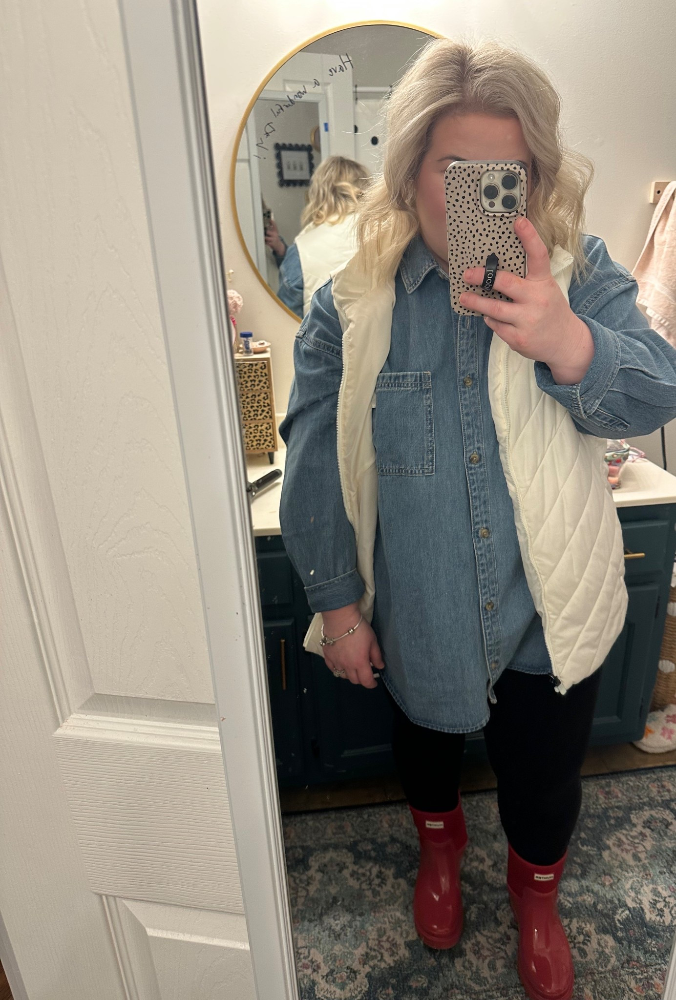 Hunter boots are so back like 2016 👢 

#LTKmomlife #LTKMidsize #LTKPlusSize