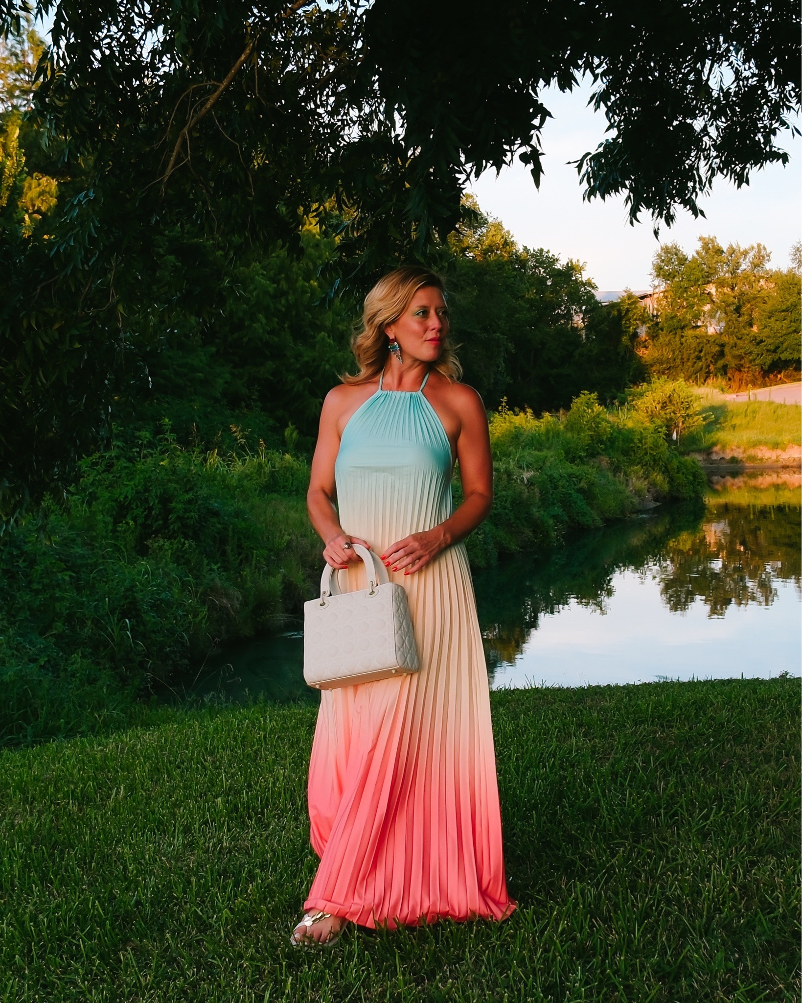 Shades of sorbet light up the Summer sky and I’m reminded once again of just how much we are loved by our Creator. God paints us a painting across the sky every single night.  I never tire of sunset walks and this beautiful ombré dress in coral, yellow and aqua from @retrostage_official captures the same colors of the setting sun.

Use code: PR10Clowy and 10% off over $79 

#retrostage #summerdresses #vintagestyle #retrovibes #sunsetlover