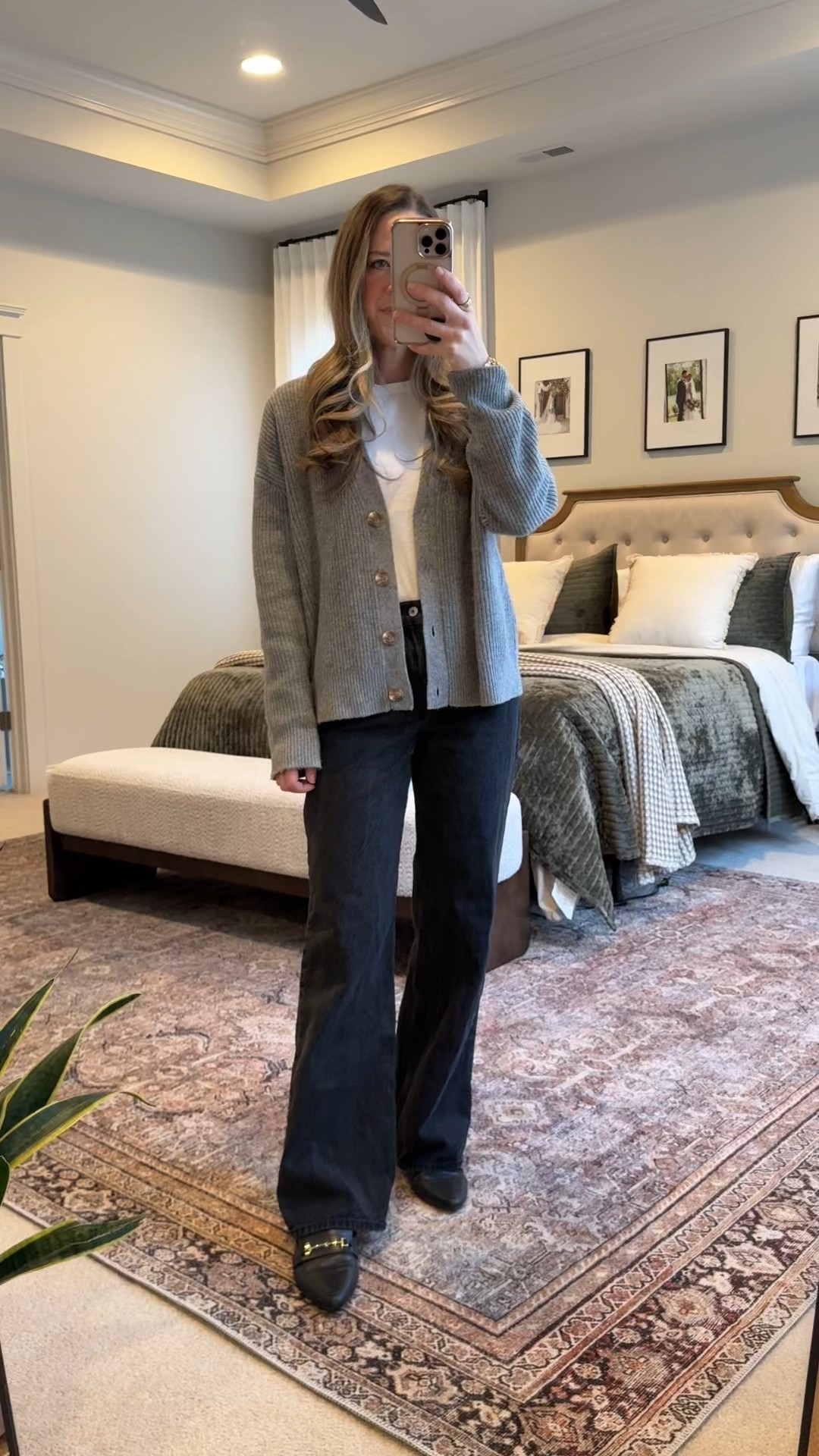 Quince Mongolian cashmere cardigan 🤍

If you’re building a classic capsule wardrobe, this is one of those forever pieces.

The Quince Mongolian cashmere cardigan is soft, structured, and polished enough to wear beyond just “at home cozy.” It layers perfectly over a simple white crewneck tee and black high rise jeans for an elevated everyday outfit.

Wearing:
• Quince Mongolian cashmere cardigan
• White crewneck tee
• Abercrombie black high rise jeans (25R)

This is such an easy formula:
Cardigan + white tee + black jeans + loafers.

Perfect for:
• Casual work outfit
• Business casual mom style
• Winter capsule wardrobe
• Elevated everyday basics
• Classic minimalist outfits
• Black jeans outfit ideas

Timeless. Neutral. Repeatable.



#LTKgrwm #LTKWorkwear #LTKootd